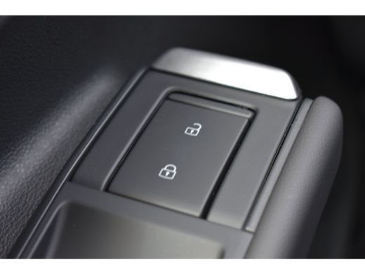 Volkswagen T-Roc R-Line First Edition | CAMERA | STOEL.VERW | IQ.LIGHTS | LED | APP.CONNECT | 3-ZONE CLIMA | BLACK... ActivLease financial lease