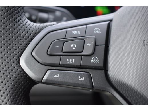 Volkswagen T-Roc R-Line First Edition | CAMERA | STOEL.VERW | IQ.LIGHTS | LED | APP.CONNECT | 3-ZONE CLIMA | BLACK... ActivLease financial lease