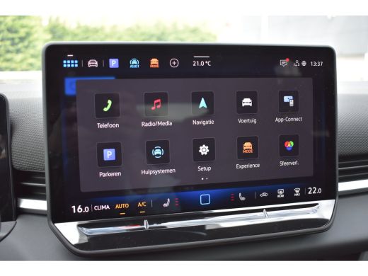 Volkswagen T-Roc R-Line First Edition | CAMERA | STOEL.VERW | IQ.LIGHTS | LED | APP.CONNECT | 3-ZONE CLIMA | BLACK... ActivLease financial lease