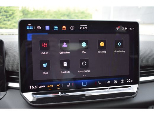 Volkswagen T-Roc R-Line First Edition | CAMERA | STOEL.VERW | IQ.LIGHTS | LED | APP.CONNECT | 3-ZONE CLIMA | BLACK... ActivLease financial lease