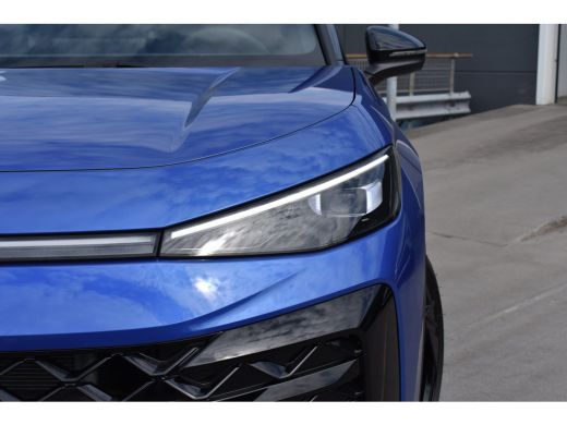 Volkswagen T-Roc R-Line First Edition | CAMERA | STOEL.VERW | IQ.LIGHTS | LED | APP.CONNECT | 3-ZONE CLIMA | BLACK... ActivLease financial lease