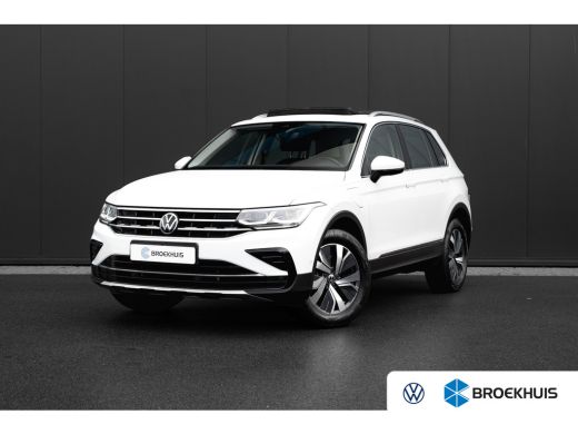 Volkswagen Tiguan 1.4 TSI eHybrid 245PK Elegance | Trekhaak | Panoramadak | Leder | 360 Camera | Stoelen Elektrisch...