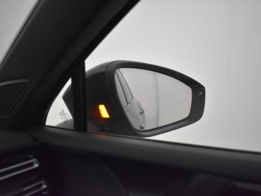 Volkswagen Tiguan 1.5 eHybrid R-Line Edition 272pk DSG/AUTO | Lederen bekleding | Head-up display | Elektrisch vers... ActivLease financial lease