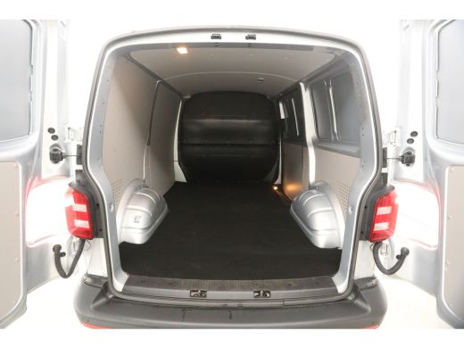 Volkswagen Transporter 2.0 TSI L1H1 150PK | BENZINE | Airco | 3 Zits | Parkeersensoren | Elektrpakket ActivLease financial lease