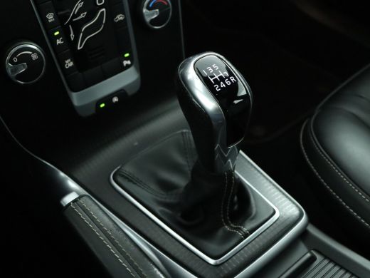 Volvo  V40 2.0 T2 R-Design | Panorama dak | Camera | PDC | Elektrisch verstelbare stoel | Navi ActivLease financial lease