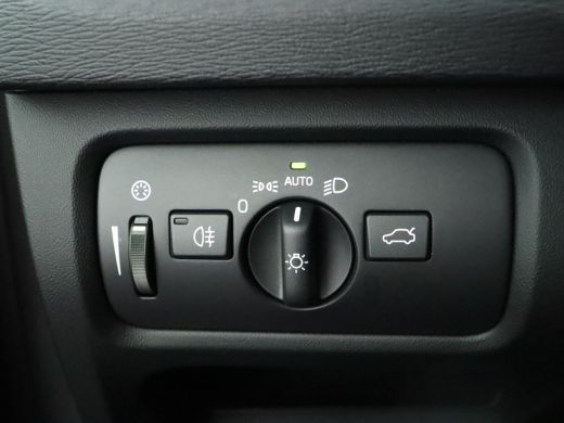 Volvo  V40 2.0 T2 R-Design | Panorama dak | Camera | PDC | Elektrisch verstelbare stoel | Navi ActivLease financial lease