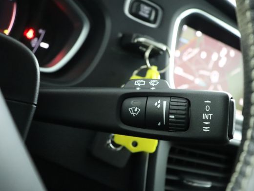 Volvo  V40 2.0 T2 R-Design | Panorama dak | Camera | PDC | Elektrisch verstelbare stoel | Navi ActivLease financial lease