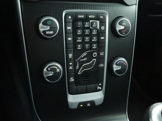 Volvo  V40 2.0 T2 R-Design | Panorama dak | Camera | PDC | Elektrisch verstelbare stoel | Navi ActivLease financial lease