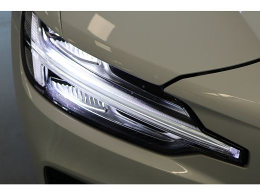 Volvo  V60 T6 350PK AWD Plus Dark | Trekhaak | 360&deg; | Contourstoelen | HK | All Season ActivLease financial lease