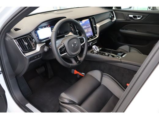 Volvo  V60 T6 350PK AWD Plus Dark | Trekhaak | 360&deg; | Contourstoelen | HK | All Season ActivLease financial lease