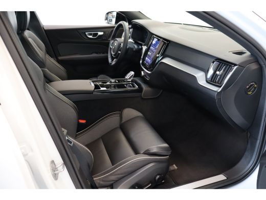 Volvo  V60 T6 350PK AWD Plus Dark | Trekhaak | 360&deg; | Contourstoelen | HK | All Season ActivLease financial lease