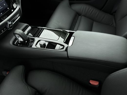 Volvo  V60 T6 Plug-in hybrid Plus Dark Long Range | Leder | Keyless Entry | 19'' | Memory| Intellisafe Surro... ActivLease financial lease