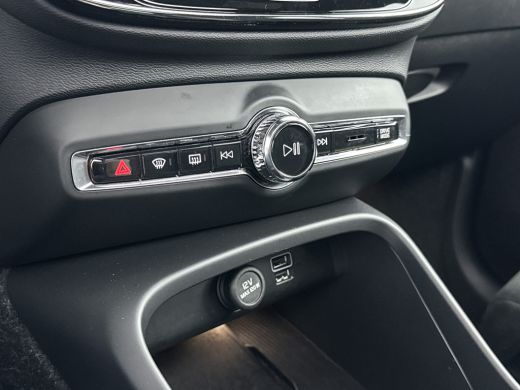 Volvo  XC40 T5 Recharge Ultimate Dark | 19" Allseason | Panoramadak | Trekhaak | Harman Kardon | Elektr. vers... ActivLease financial lease