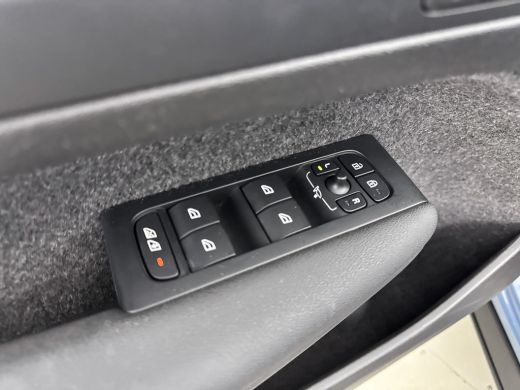 Volvo  XC40 T5 Recharge Ultimate Dark | 19" Allseason | Panoramadak | Trekhaak | Harman Kardon | Elektr. vers... ActivLease financial lease