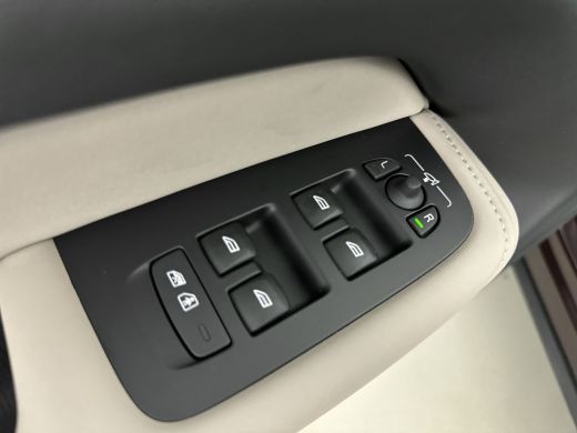 Volvo  XC60 NEW MODEL 2.0 T6 Plug-in hybrid AWD Plus Dark | Panoramadak | PDC V+A en 360 Camera | Stoel+stuur... ActivLease financial lease