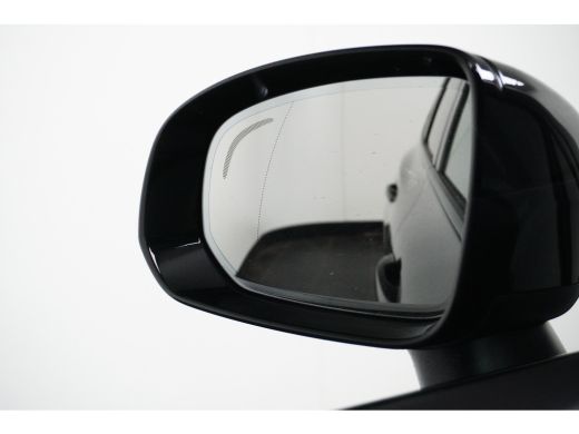 Volvo  XC60 T6 Plug-in hybrid AWD Plus Dark 360 Camera | Panoramadak | Sportstoelen | Wegklapbare trekhaak | ... ActivLease financial lease