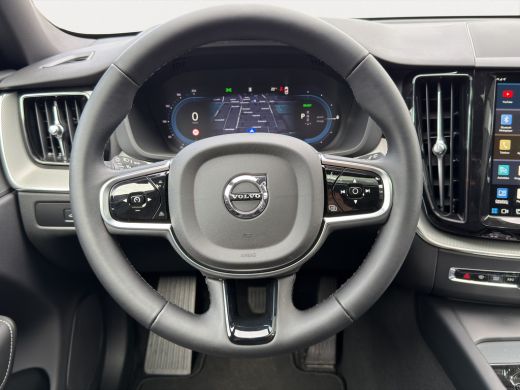 Volvo  XC60 T6 Plug-in hybrid AWD Plus Dark 360 Camera | Panoramadak | Sportstoelen | Wegklapbare trekhaak | ... ActivLease financial lease