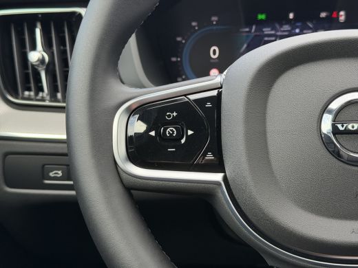 Volvo  XC60 T6 Plug-in hybrid AWD Plus Dark 360 Camera | Panoramadak | Sportstoelen | Wegklapbare trekhaak | ... ActivLease financial lease