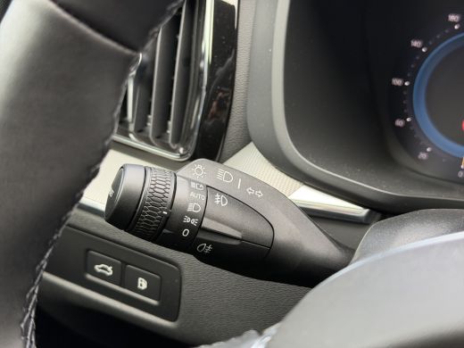 Volvo  XC60 T6 Plug-in hybrid AWD Plus Dark 360 Camera | Panoramadak | Sportstoelen | Wegklapbare trekhaak | ... ActivLease financial lease