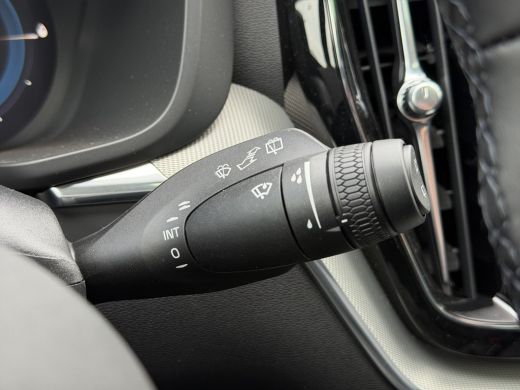 Volvo  XC60 T6 Plug-in hybrid AWD Plus Dark 360 Camera | Panoramadak | Sportstoelen | Wegklapbare trekhaak | ... ActivLease financial lease