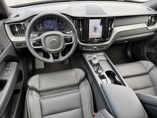 Volvo  XC60 T6 Plug-in hybrid AWD Plus Dark 360 Camera | Panoramadak | Sportstoelen | Wegklapbare trekhaak | ... ActivLease financial lease