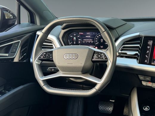 Audi Q4 e-tron 45 Advanced edition 82 kWh 286pk MMI navigatie plus | Parkeerhulp plus | Achteruitrijcamera ActivLease financial lease
