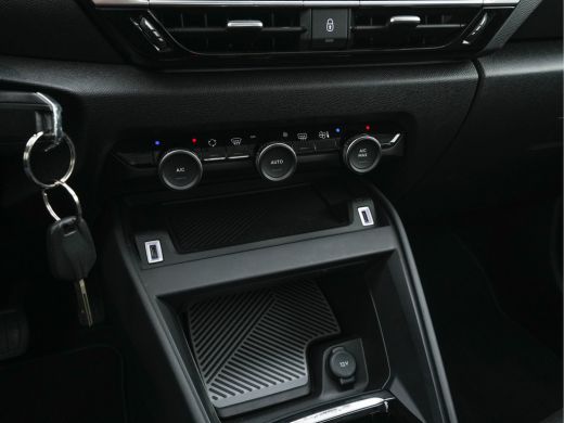 Citroën &euml;-C4 Live 50 kWh [ 3-Fase-11kW] {SOH-88%} (INCL-BTW) Aut. *HEATPUMP | DIGI-COCKPIT | COMFORT-SEATS | D... ActivLease financial lease