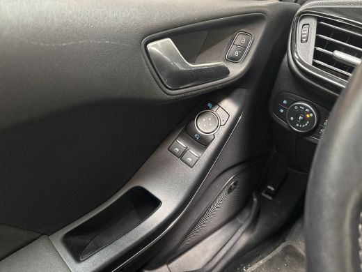 Ford Fiesta 1.0 EcoBoost Titanium (APPLE CARPLAY, GROOT NAVI, STUUR/STOELVERWARMING, BANG&OLUFSEN, CAMERA, SP... ActivLease financial lease