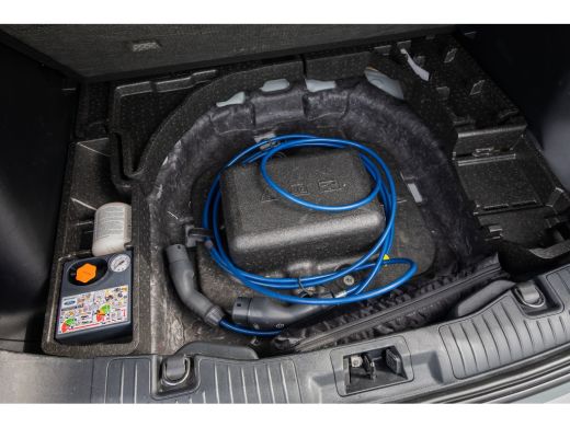 Ford Kuga 2.5 PHEV ST-Line | Winterpack | Drivers Assistpack | Apple Carplay/Android Auto | 19'' LM Velgen ... ActivLease financial lease