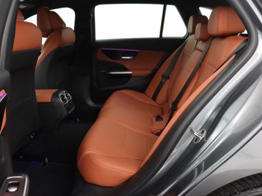 Mercedes-Benz C-Klasse 300e Luxury Line | SOH 92% | Leder | Trekhaak | Stoelverwarming | Sfeerverlichting | Carplay | Fu... ActivLease financial lease