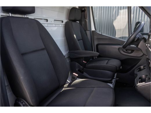 Mercedes-Benz Sprinter 315 CDI | 150 PK | Automaat | Bakwagen met laadklep | Zijdeur | Camera | Cruise | Mbux | Climatronic ActivLease financial lease