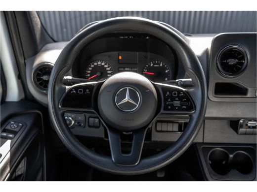 Mercedes-Benz Sprinter 315 CDI | 150 PK | Automaat | Bakwagen met laadklep | Zijdeur | Camera | Cruise | Mbux | Climatronic ActivLease financial lease