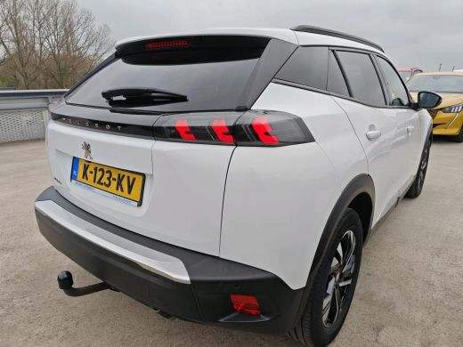 Peugeot 2008 1.2 PureTech Allure | Navigatie | Camera | Trekhaak | Keyless | NL auto | 1e Eigenaar | Apple car... ActivLease financial lease