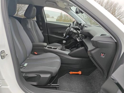 Peugeot 2008 1.2 PureTech Allure | Navigatie | Camera | Trekhaak | Keyless | NL auto | 1e Eigenaar | Apple car... ActivLease financial lease