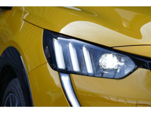 Peugeot 208 1.2 PURETECH 100PK 5-DRS GT-LINE / NAVI / CLIMA / CAMERA / 17"LMV / FULL-LED / PDC / BLUETOOTH / ... ActivLease financial lease