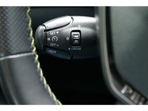 Peugeot 208 1.2 PURETECH 100PK 5-DRS GT-LINE / NAVI / CLIMA / CAMERA / 17"LMV / FULL-LED / PDC / BLUETOOTH / ... ActivLease financial lease