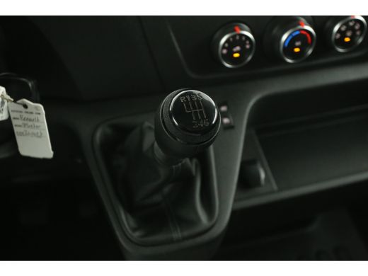 Renault Master 2.3 dCi L2H2 | Airco | Cruise | Carplay | 3 Zits | Parkeersens. | Navi ActivLease financial lease