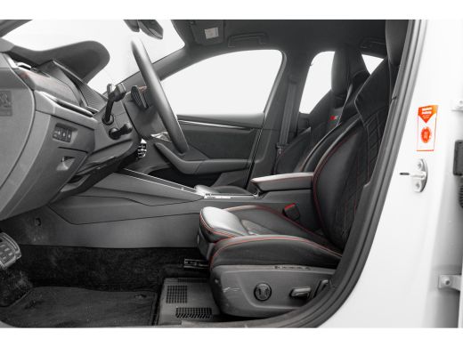 Skoda Octavia 1.4 TSI 245pk iV RS | Head-Up | Stoelen Elektrisch | Camera | 19" | Matrix ActivLease financial lease