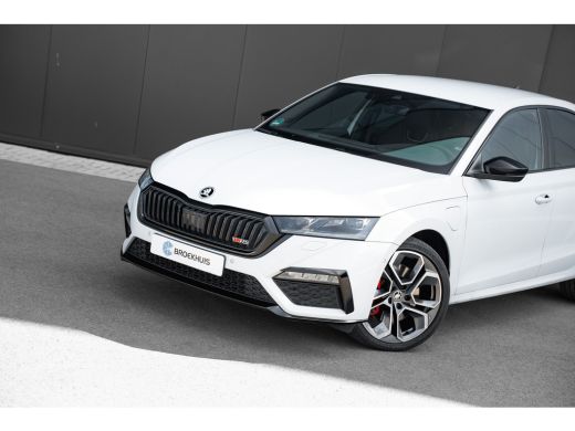 Skoda Octavia 1.4 TSI 245pk iV RS | Head-Up | Stoelen Elektrisch | Camera | 19" | Matrix ActivLease financial lease