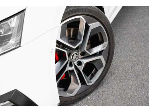 Skoda Octavia 1.4 TSI 245pk iV RS | Head-Up | Stoelen Elektrisch | Camera | 19" | Matrix ActivLease financial lease