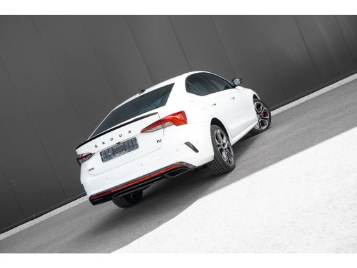Skoda Octavia 1.4 TSI 245pk iV RS | Head-Up | Stoelen Elektrisch | Camera | 19" | Matrix ActivLease financial lease
