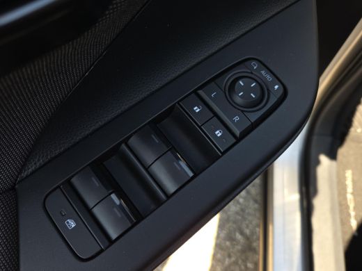 Toyota C-HR 1.8 Hybrid 140 Dynamic | Apple CarPlay | NL Auto | Rijklaar incl. garantie | ActivLease financial lease