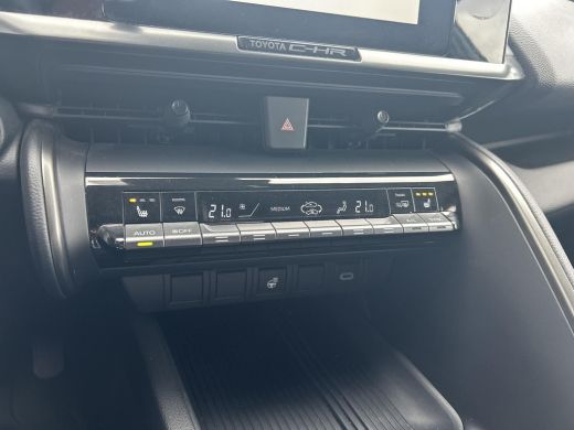 Toyota C-HR 2.0 Plug-in Hybrid 220 Dynamic ActivLease financial lease