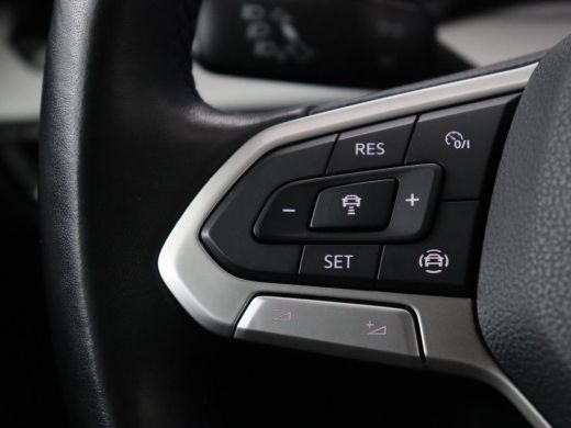 Volkswagen Golf 1.0 TSI Life | Adaptive cruise | Carplay | Navigatie | Parkeerhulp | Sfeerverlichting | Climate c... ActivLease financial lease