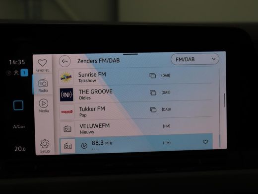 Volkswagen Golf 1.0 TSI Life | Adaptive cruise | Carplay | Navigatie | Parkeerhulp | Sfeerverlichting | Climate c... ActivLease financial lease