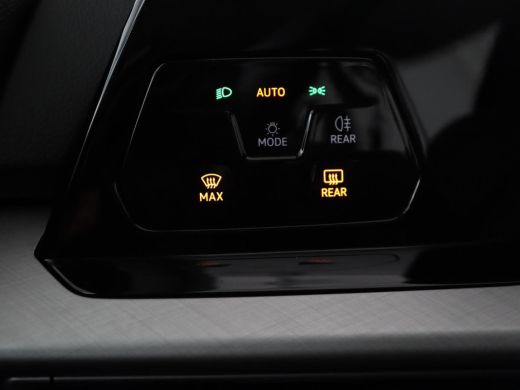 Volkswagen Golf 1.0 TSI Life | Adaptive cruise | Carplay | Navigatie | Parkeerhulp | Sfeerverlichting | Climate c... ActivLease financial lease