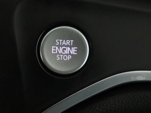 Volkswagen Golf 1.0 TSI Life | Adaptive cruise | Carplay | Navigatie | Parkeerhulp | Sfeerverlichting | Climate c... ActivLease financial lease