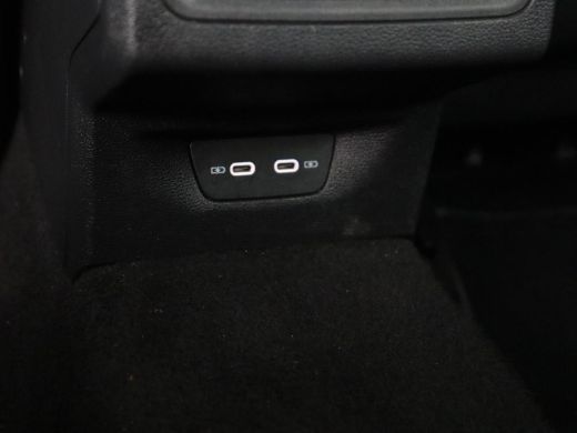 Volkswagen Golf 1.0 TSI Life | Adaptive cruise | Carplay | Navigatie | Parkeerhulp | Sfeerverlichting | Climate c... ActivLease financial lease