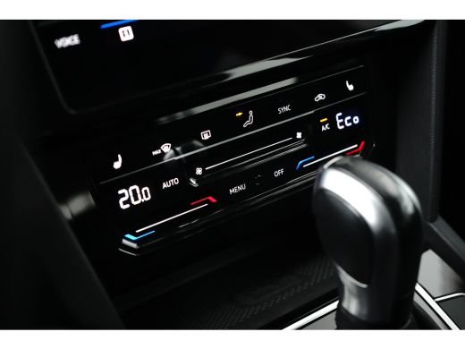 Volkswagen Passat Variant 1.4 TSI PHEV GTE Business | Achteruitrijcamera | Comfortstoel(en) | Matrix LED koplampen ActivLease financial lease