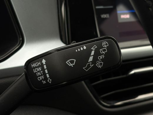 Volkswagen T-Roc 1.0 TSI 110 pk Life | Airco | Parkeersensoren | Apple Carplay | ActivLease financial lease